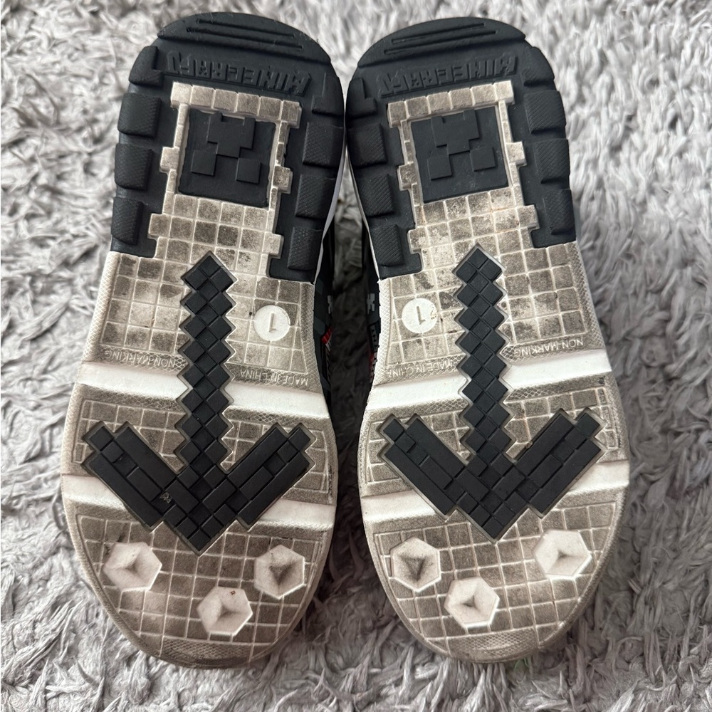 Minecraft Shoes - Green and Gray light up shoes size 1 - Picture 3 of 5